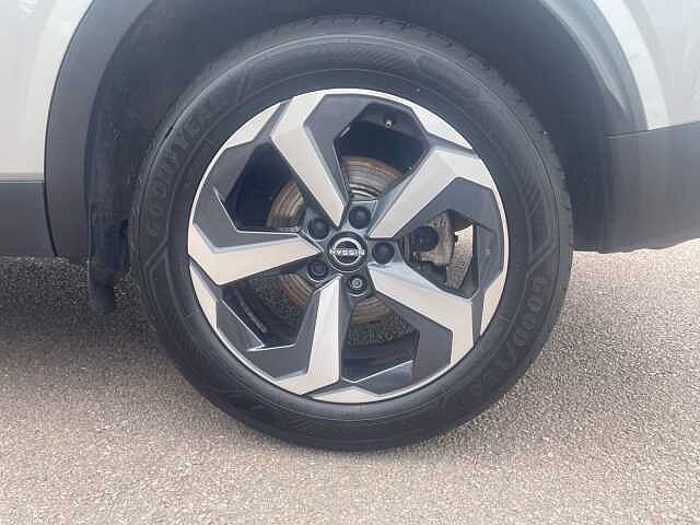 Nissan Qashqai 1.3 DiG-T MH N-Connecta 5dr