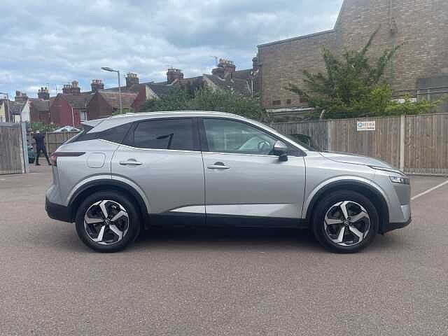 Nissan Qashqai 1.3 DiG-T MH N-Connecta 5dr