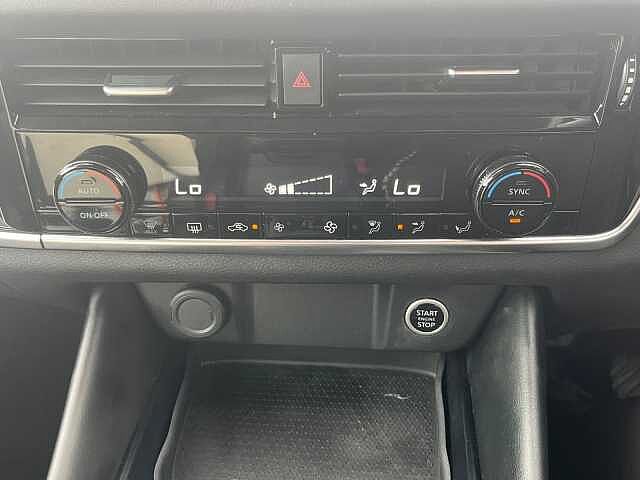 Nissan Qashqai 1.3 DiG-T MH 158 N-Connecta 5dr Xtronic